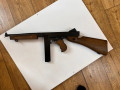 pnevmaticeskii-pistolet-pulemet-umarex-legends-m1a1-thompson-small-5